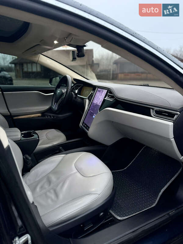 Лифтбек Tesla Model S 2013 в Коломые
