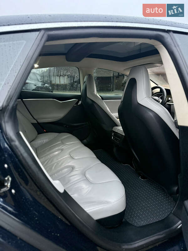 Лифтбек Tesla Model S 2013 в Коломые