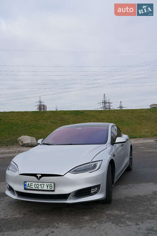 Лифтбек Tesla Model S 2018 в Днепре