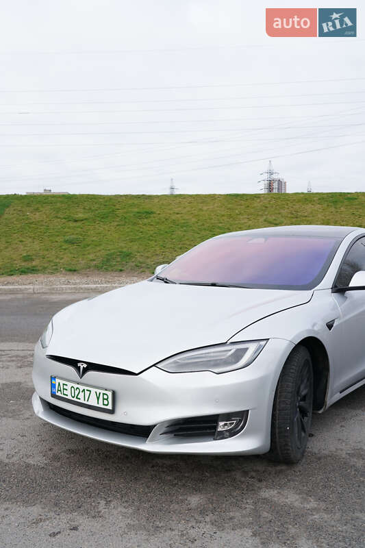 Лифтбек Tesla Model S 2018 в Днепре