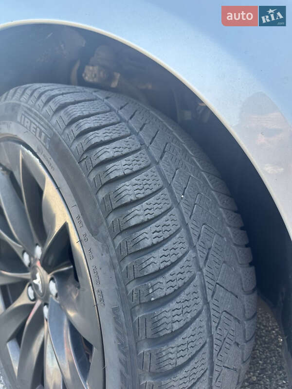 Лифтбек Tesla Model S 2018 в Днепре