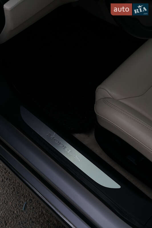 Лифтбек Tesla Model S 2018 в Днепре