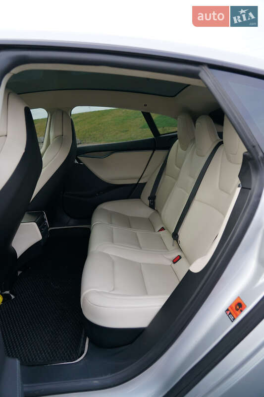 Лифтбек Tesla Model S 2018 в Днепре