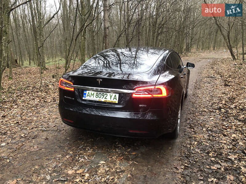 Ліфтбек Tesla Model S 2016 в Житомирі фото 28 Ліфтбек Tesla Model S 2016 в Житомирі