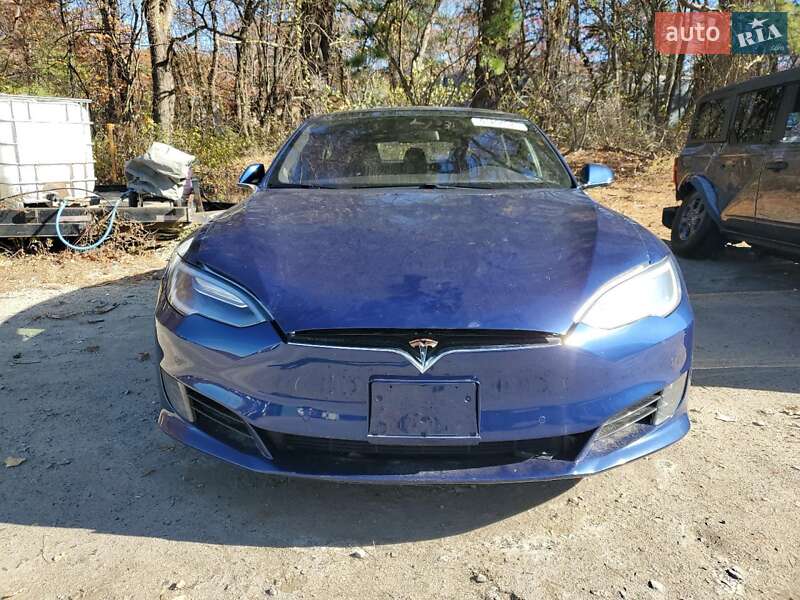 Лифтбек Tesla Model S 2016 в Ивано-Франковске