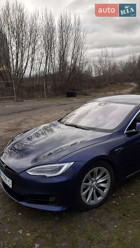 Лифтбек Tesla Model S 2016 в Киеве