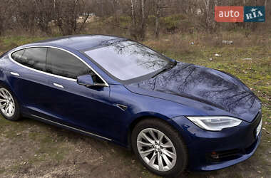 Лифтбек Tesla Model S 2016 в Киеве