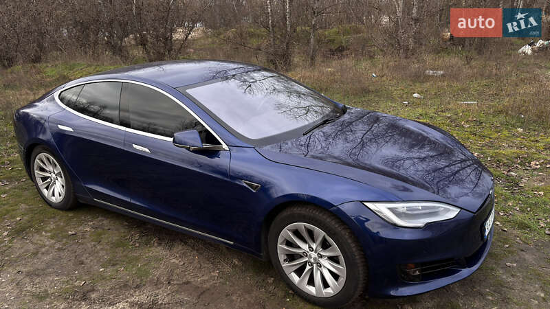 Лифтбек Tesla Model S 2016 в Киеве