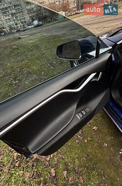 Лифтбек Tesla Model S 2016 в Киеве