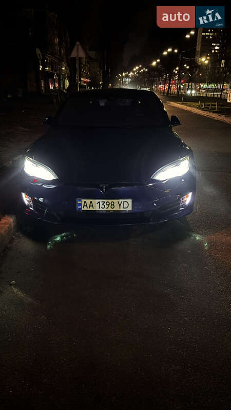 Лифтбек Tesla Model S 2016 в Киеве