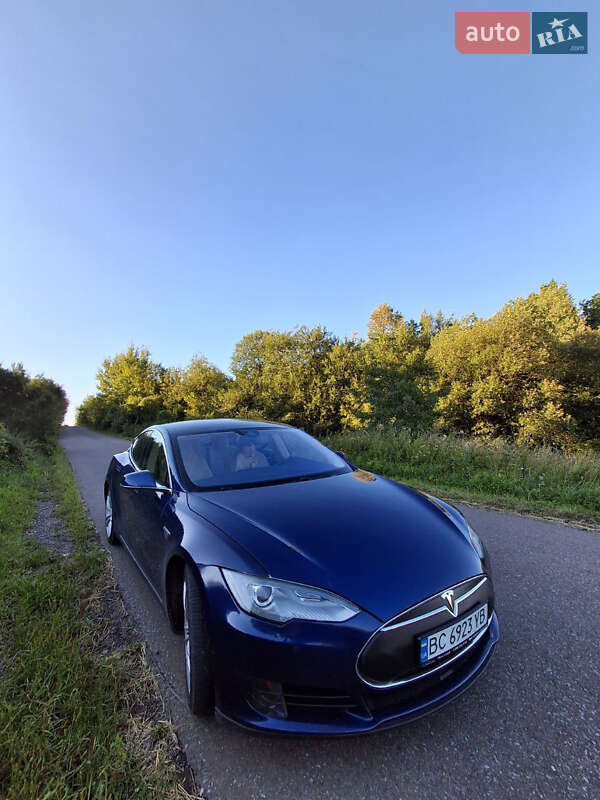 Лифтбек Tesla Model S 2015 в Стрые