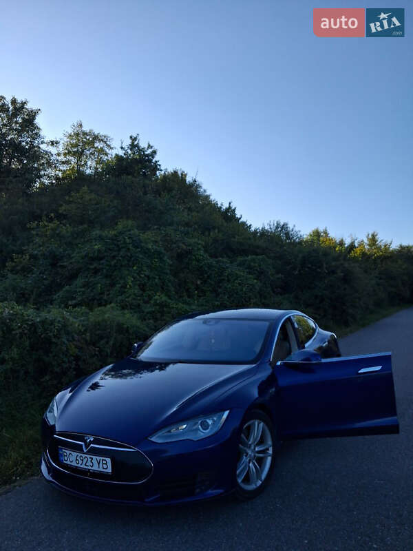 Лифтбек Tesla Model S 2015 в Стрые