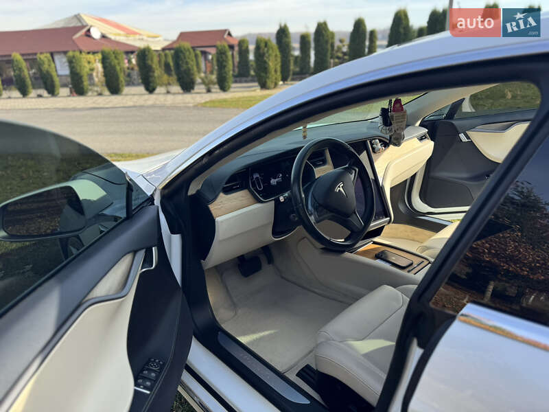 Ліфтбек Tesla Model S 2018 в Чернівцях