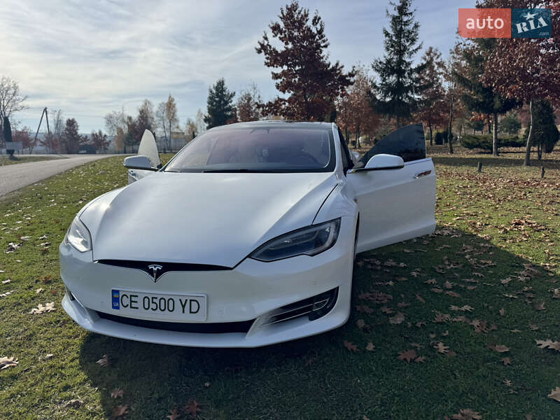 Ліфтбек Tesla Model S 2018 в Чернівцях