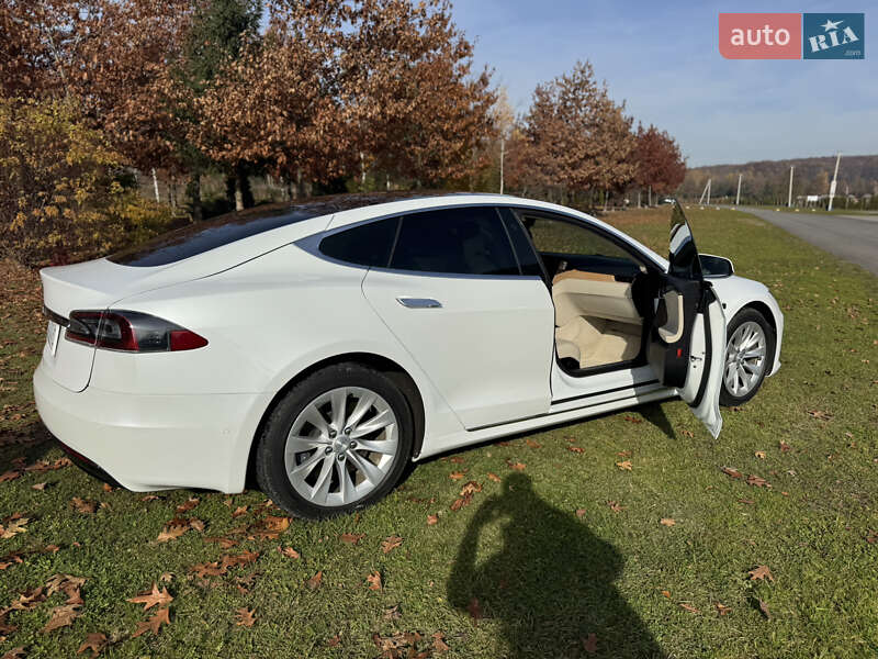 Ліфтбек Tesla Model S 2018 в Чернівцях