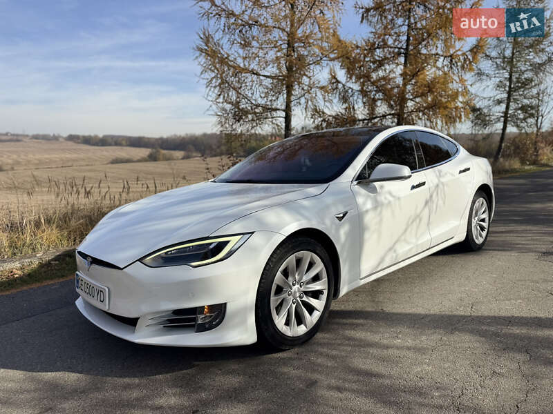 Ліфтбек Tesla Model S 2018 в Чернівцях