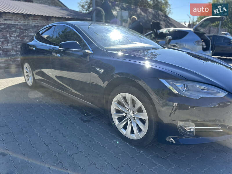 Лифтбек Tesla Model S 2015 в Львове