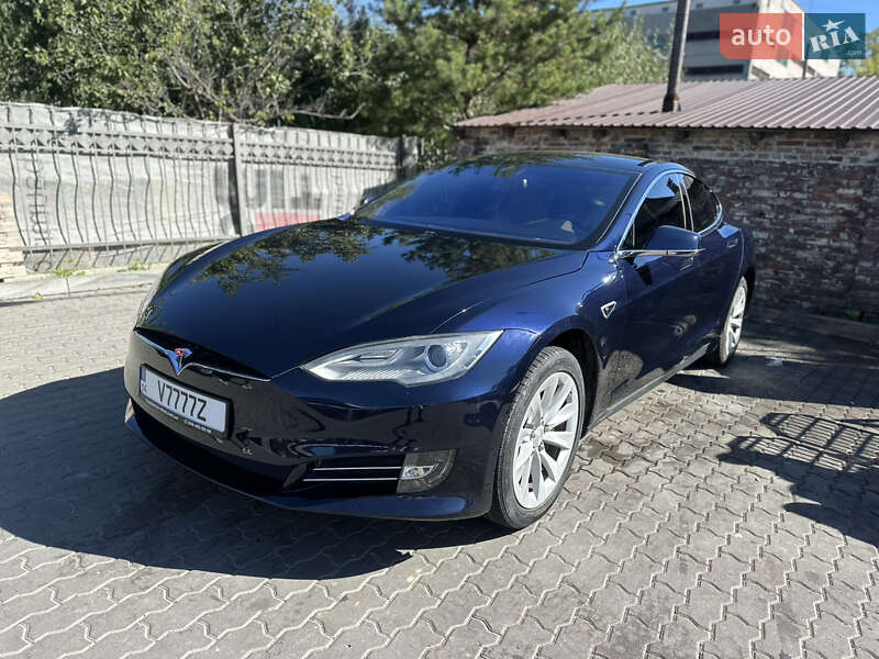 Лифтбек Tesla Model S 2015 в Львове