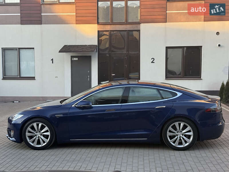 Ліфтбек Tesla Model S 2016 в Одесі