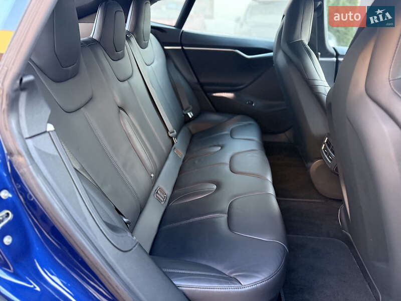 Ліфтбек Tesla Model S 2016 в Одесі