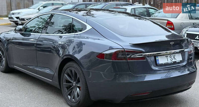 Лифтбек Tesla Model S 2019 в Киеве