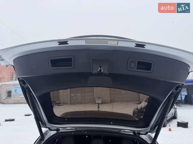 Лифтбек Tesla Model S 2017 в Запорожье