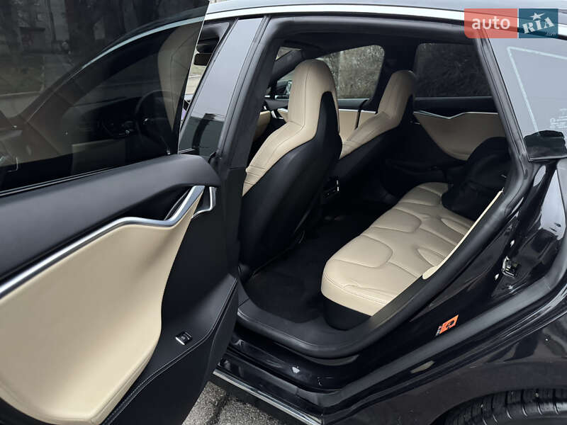 Лифтбек Tesla Model S 2016 в Харькове