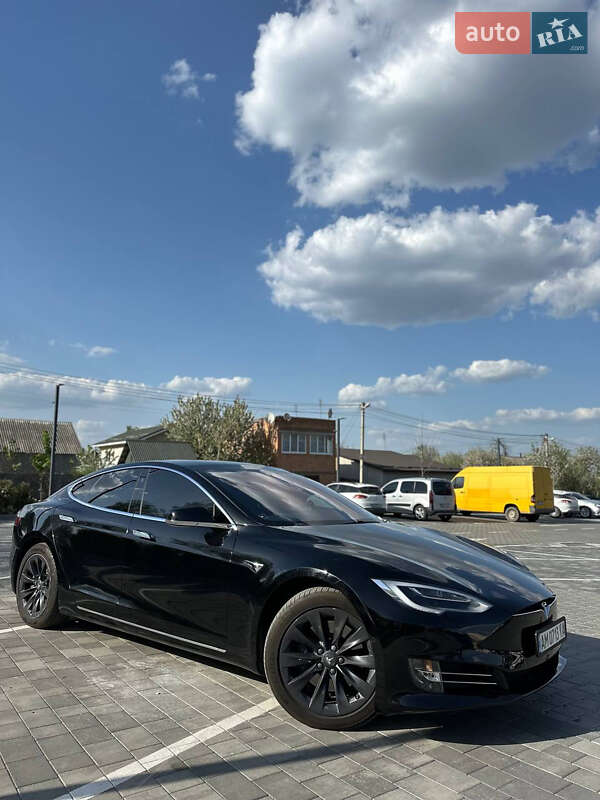 Ліфтбек Tesla Model S 2018 в Вінниці
