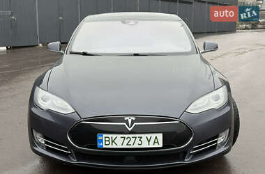 Лифтбек Tesla Model S 2015 в Ровно