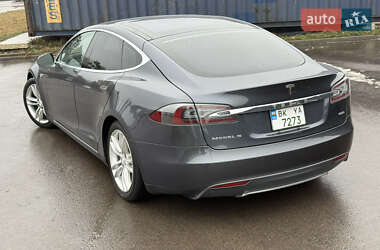 Лифтбек Tesla Model S 2015 в Ровно
