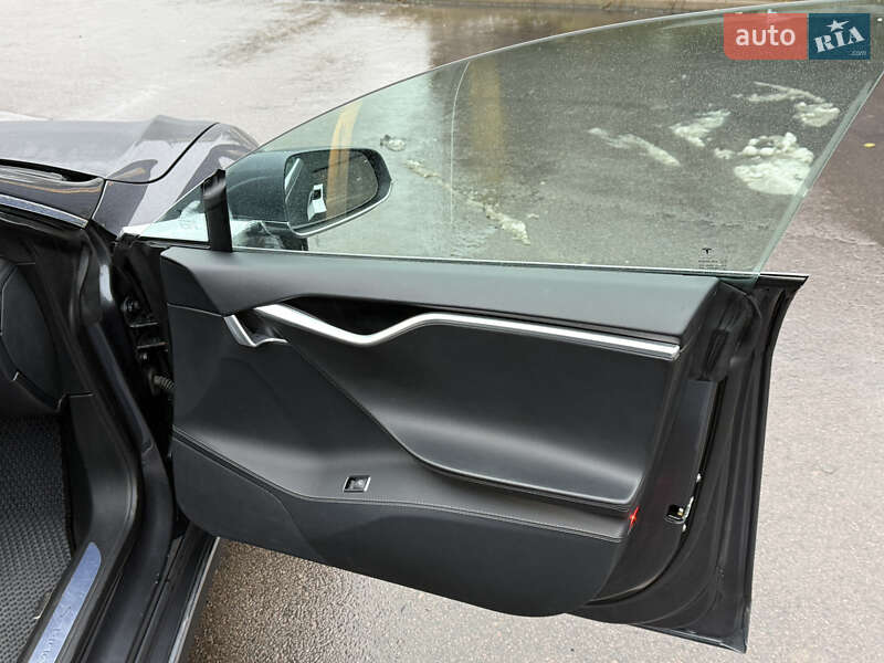 Лифтбек Tesla Model S 2015 в Ровно