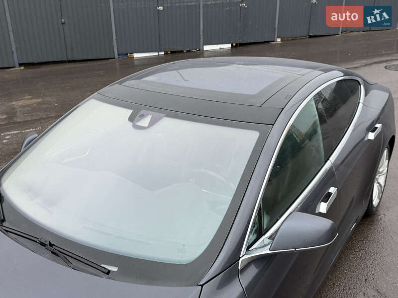 Лифтбек Tesla Model S 2015 в Ровно