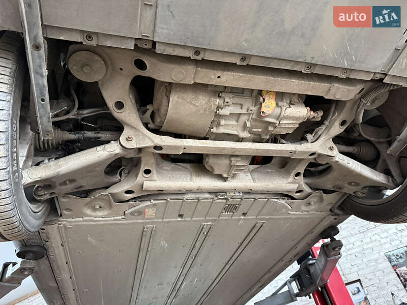 Лифтбек Tesla Model S 2015 в Ровно