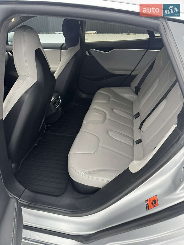 Лифтбек Tesla Model S 2015 в Киеве фото 12 Лифтбек Tesla Model S 2015 в Киеве