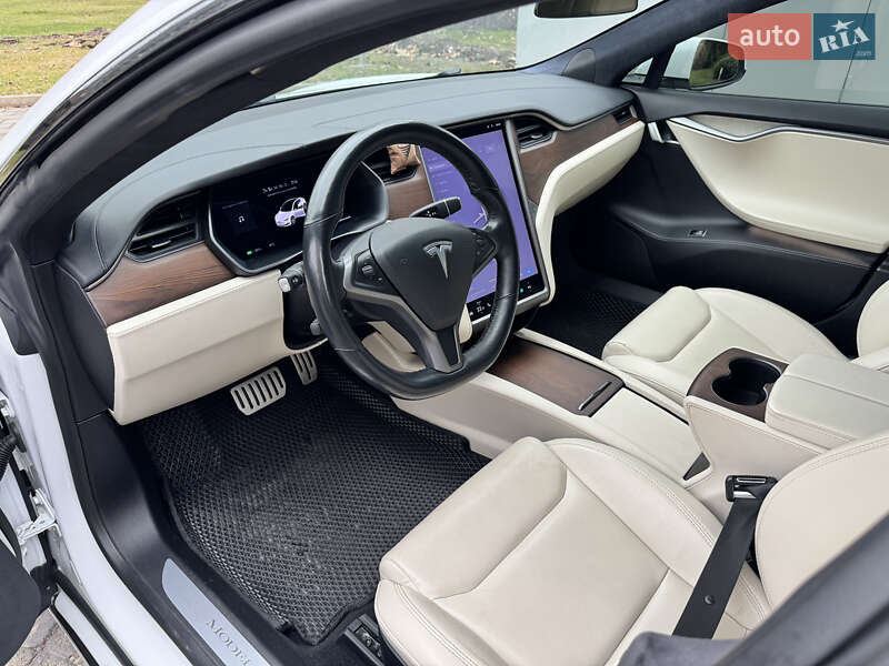 Лифтбек Tesla Model S 2020 в Днепре
