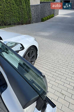 Лифтбек Tesla Model S 2023 в Львове