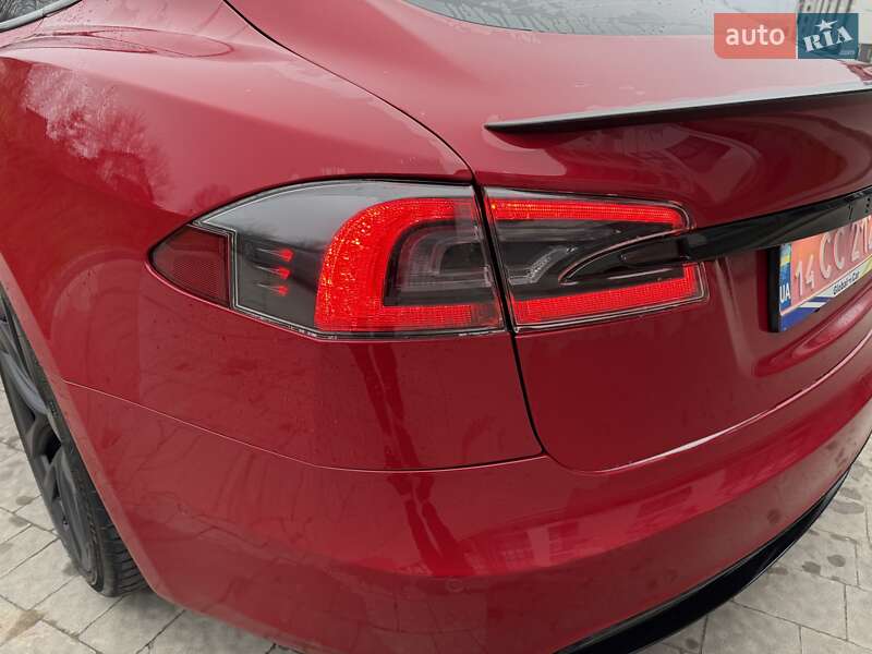 Лифтбек Tesla Model S 2021 в Львове