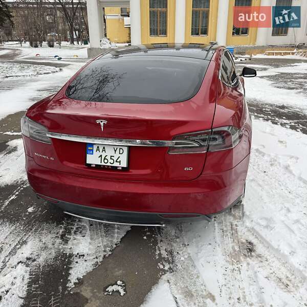 Ліфтбек Tesla Model S 2014 в Києві