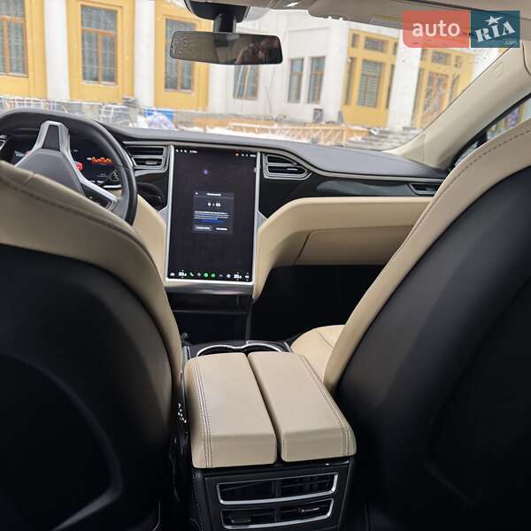Ліфтбек Tesla Model S 2014 в Києві