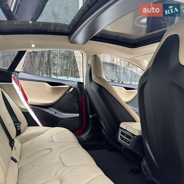 Ліфтбек Tesla Model S 2014 в Києві