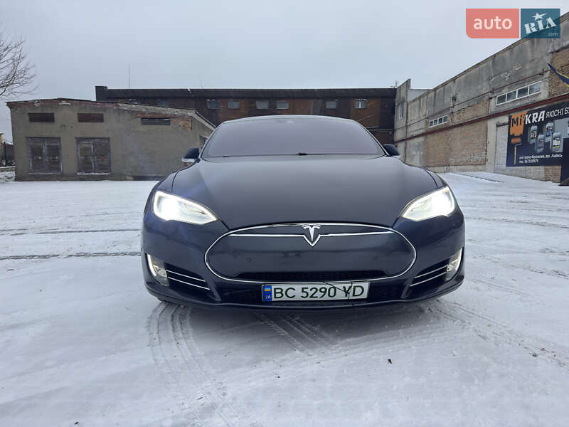Лифтбек Tesla Model S 2016 в Львове