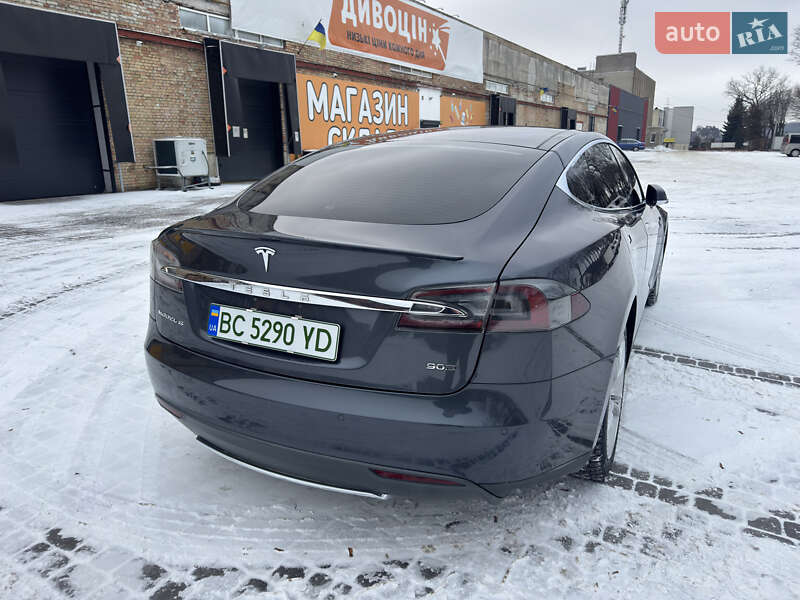 Лифтбек Tesla Model S 2016 в Львове