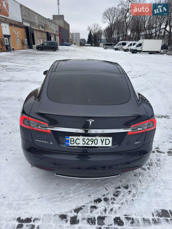 Лифтбек Tesla Model S 2016 в Львове