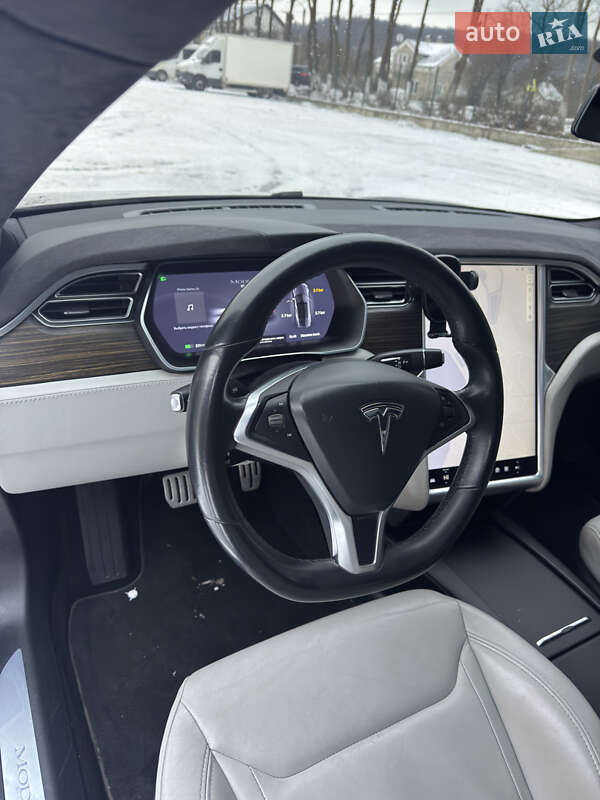 Лифтбек Tesla Model S 2016 в Львове
