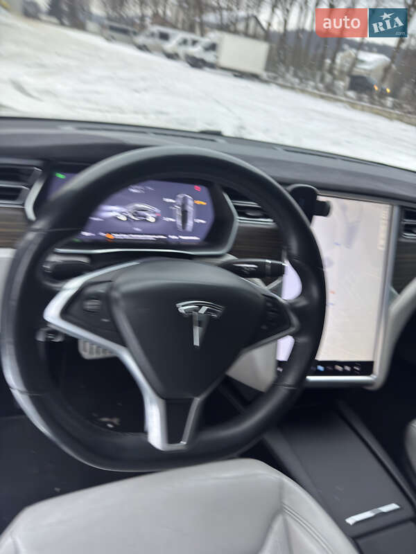 Лифтбек Tesla Model S 2016 в Львове
