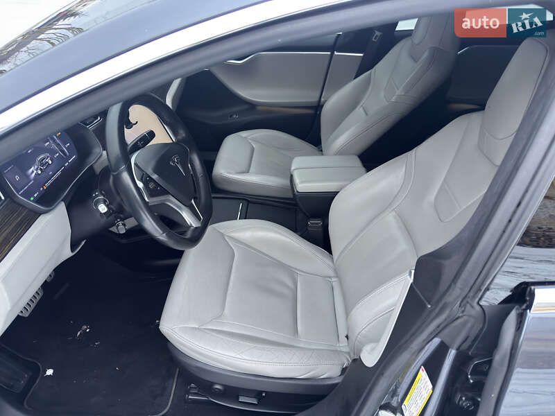 Лифтбек Tesla Model S 2016 в Львове