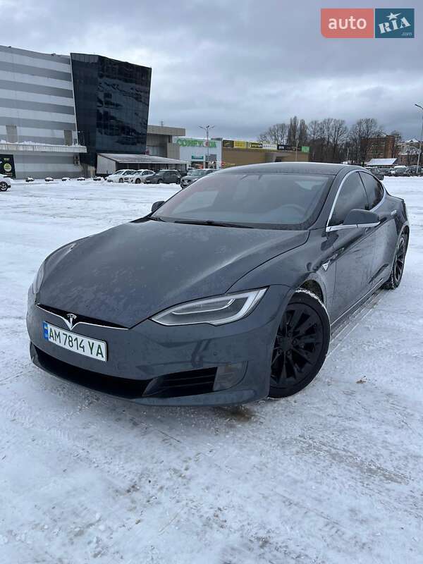 Лифтбек Tesla Model S 2017 в Житомире