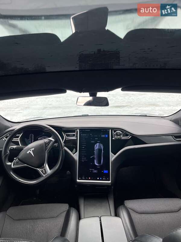 Лифтбек Tesla Model S 2017 в Житомире