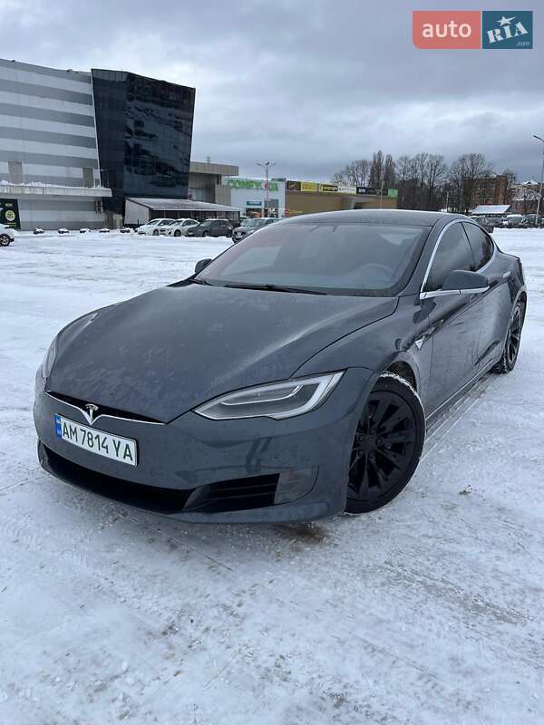 Лифтбек Tesla Model S 2017 в Житомире