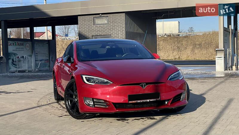 Ліфтбек Tesla Model S 2017 в Львові